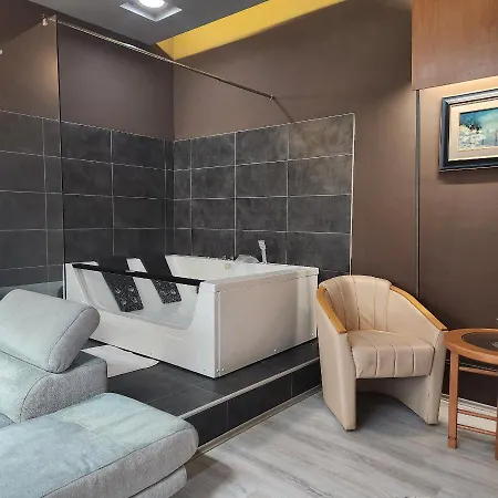 公寓式酒店 In Club 4*